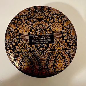 NWOT VOLUSPA MAKASSAR EBONY & PEACH Round, 3 wick candle.